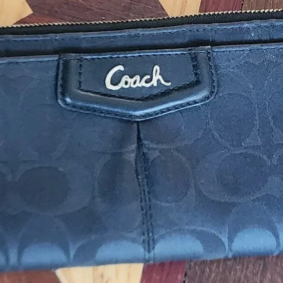 Coach F48091 Ashley Black Signature Zippy Wristlet Wallet - Picture 3 of 14